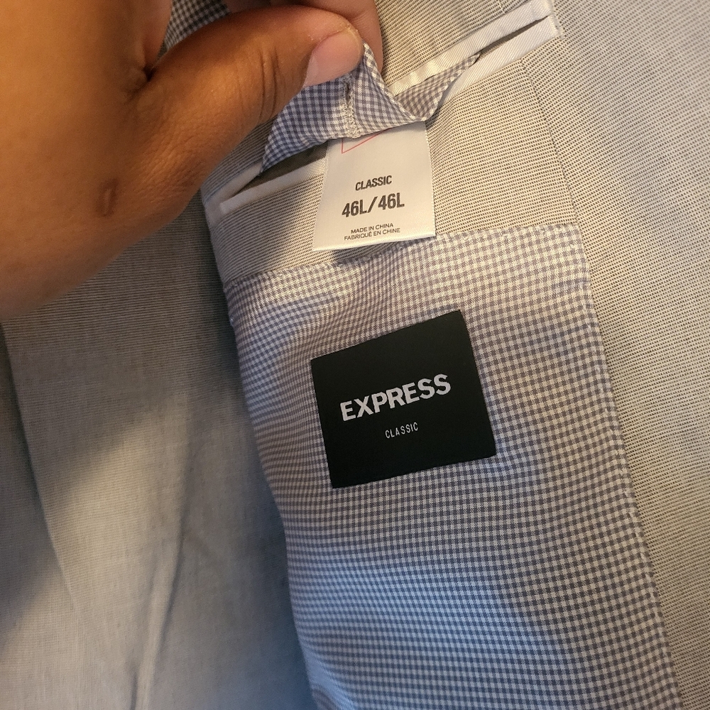 Suit - Picture 3 of 5